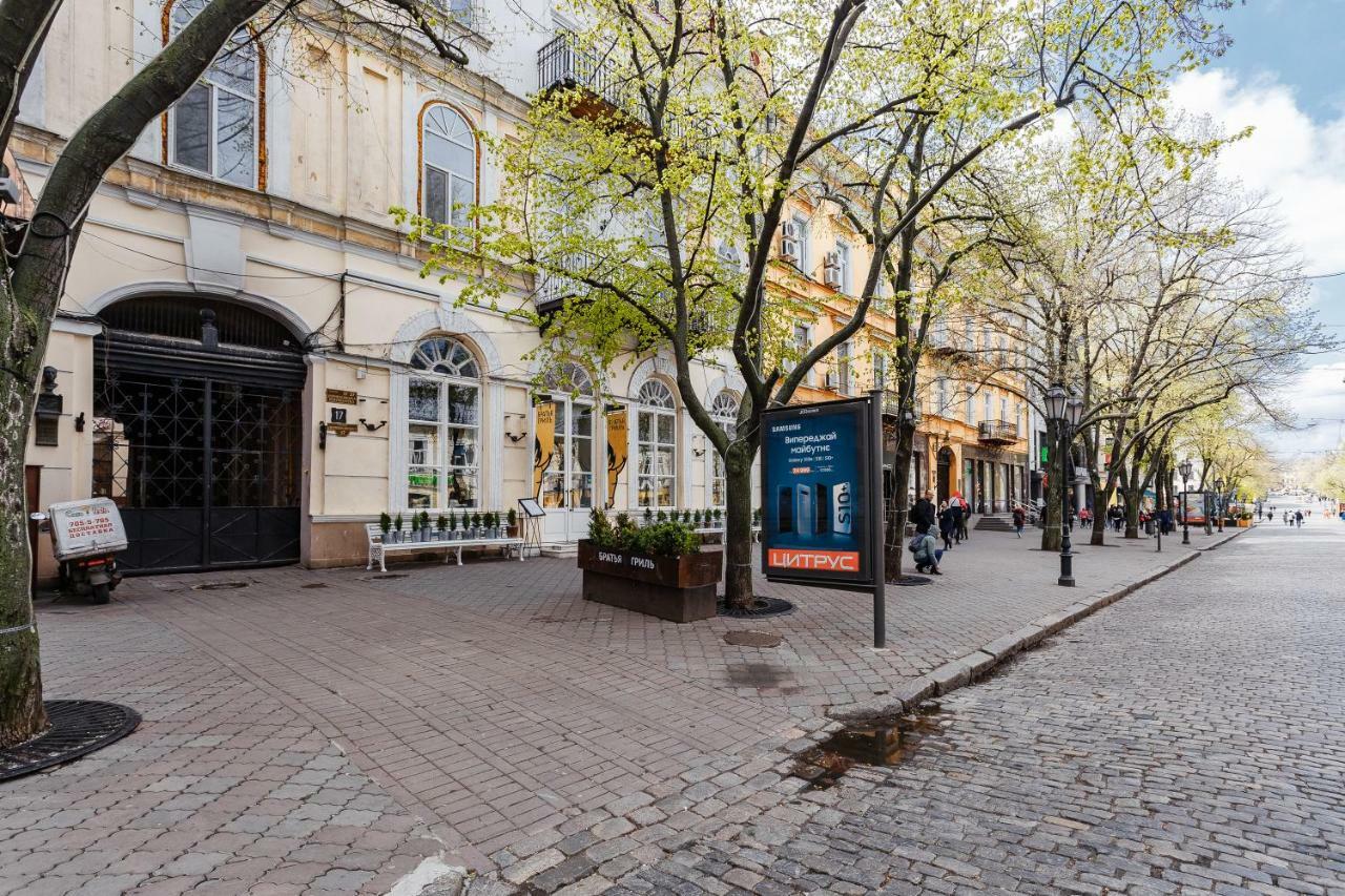 Новый Апартамент В Самом Центре Дерибасовской オデッサ エクステリア 写真